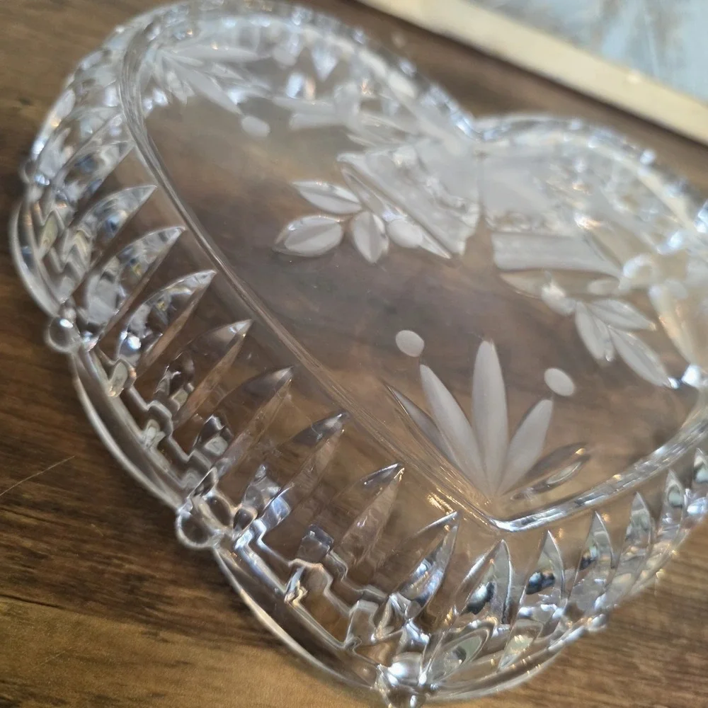 Mikasa HEART Frosted‎ Bell TRAY Holiday Classic Bowl Cookie Candy Ribbed 9